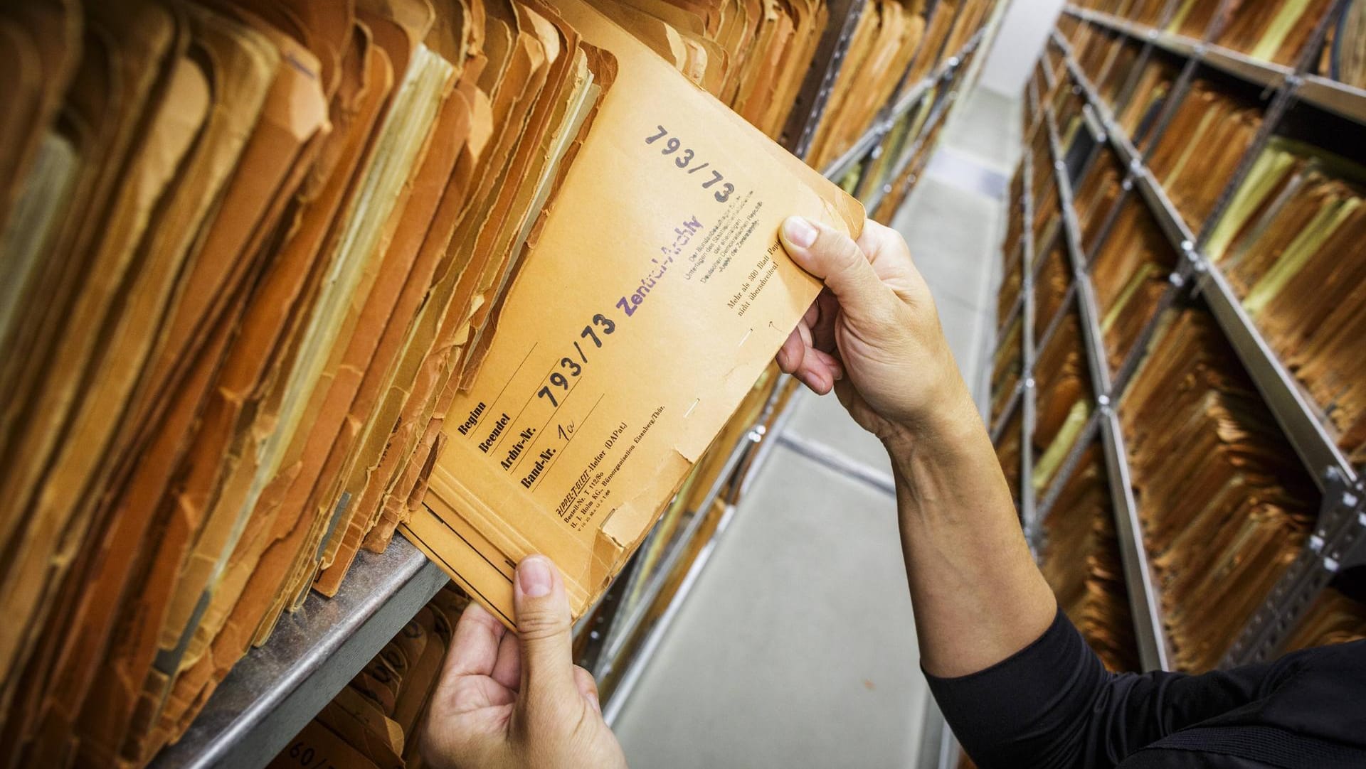 Archiv der Stasi-Unterlagenbehörde in Berlin-Lichtenberg: Der Stasi-Unterlagenbeauftragte Roland Jahn hatte zu Beginn seiner Amtszeit im Jahr 2011 knapp 50 Ex-Stasi-Mitarbeiter in seiner Behörde gehabt.