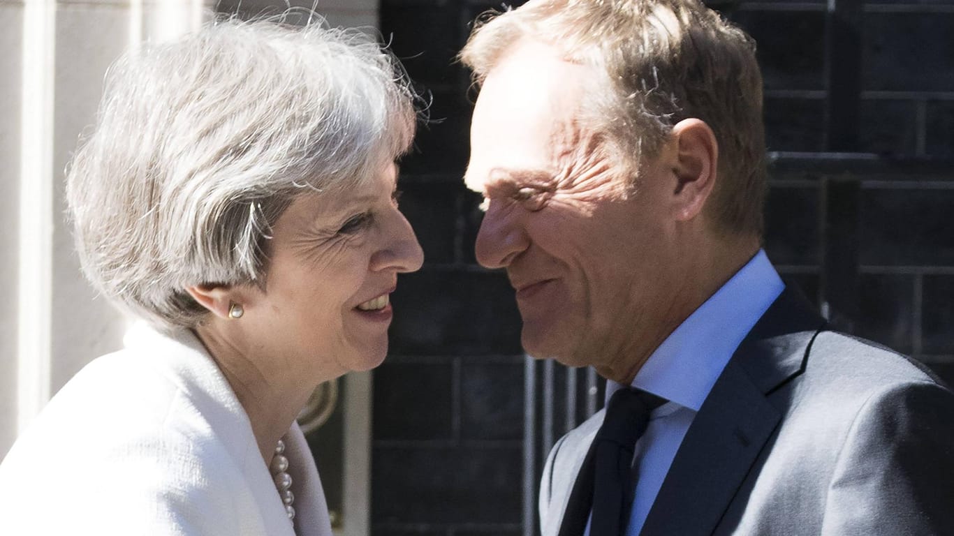 Die britische Premieministerin Theresa May und EU-Ratspräsident Donald Tusk: Das britische Volk zu beleidigen, sei der falsche Weg, gab der britische Außenminister Jeremy Hunt zu verstehen.