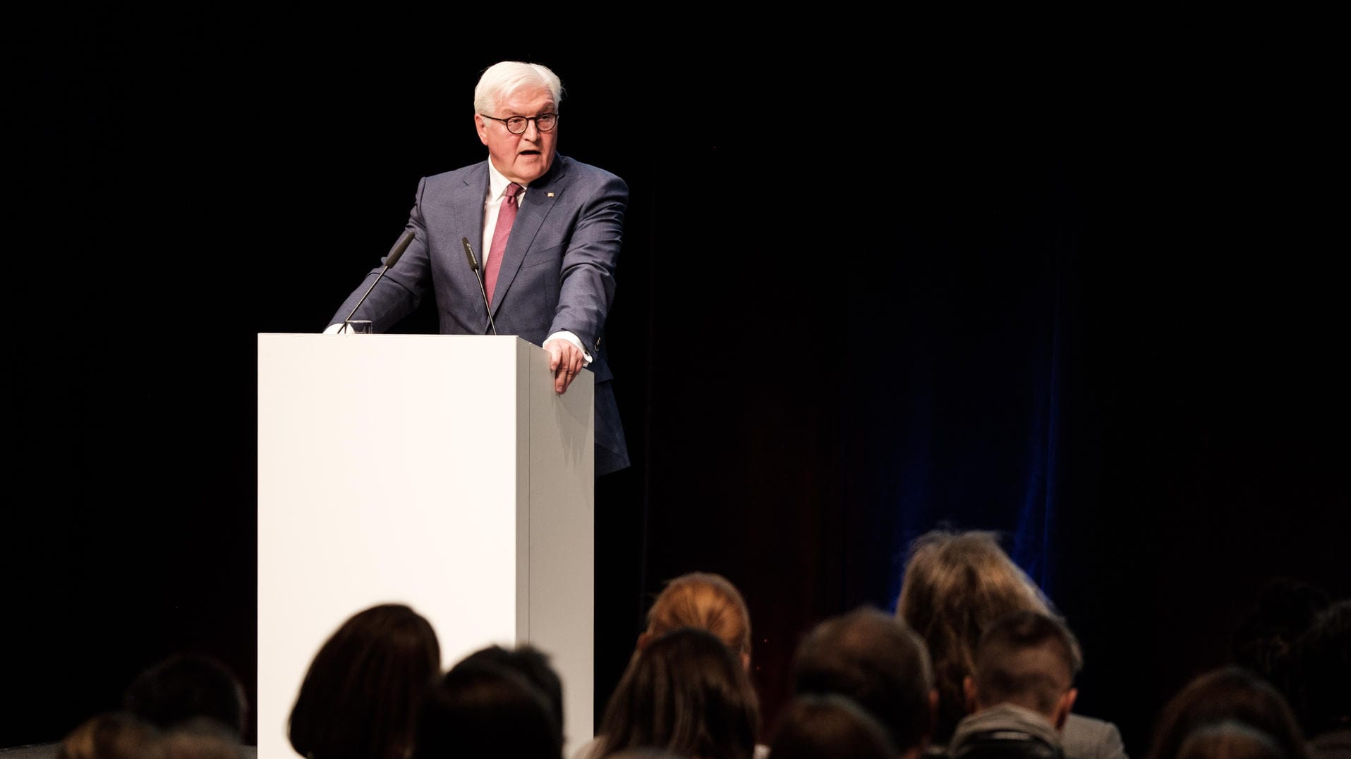 Der Bundespräsident bei der Aktion "Deutschland spricht": Frank-Walter Steinmeier engagiert sich als Schirmherr für das Format.