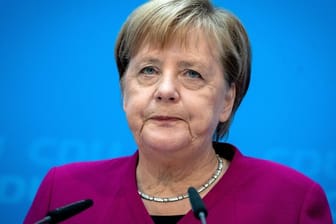 Ungewohnte Selbstkritik: Angela Merkel räumt eine krasse Fehleinschätzung in der Maaßen-Affäre ein.