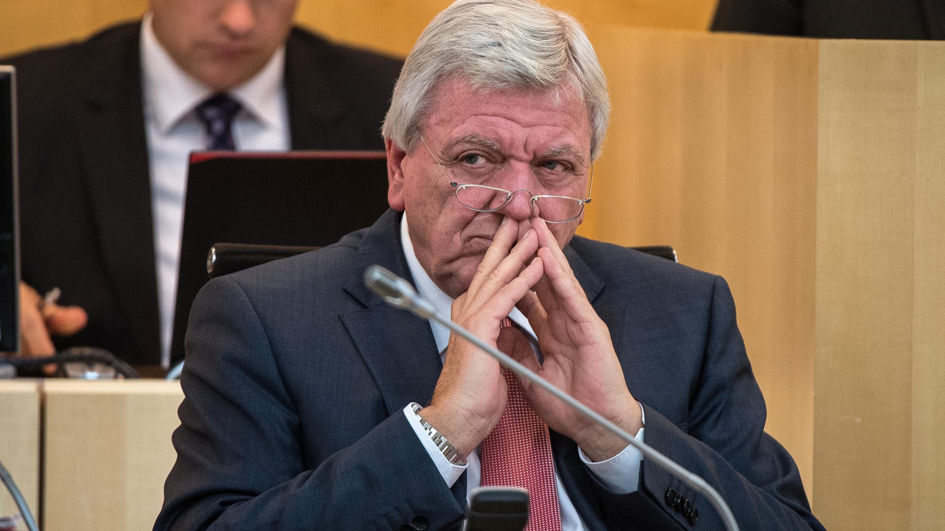 Volker Bouffier (CDU), hessischer Ministerpräsident, im letzten Plenum vor der hessischen Landtagswahl: Schwarz-Grün hat in den Umfragen aktuell keine Mehrheit, trotz starker Werte für die Grünen.