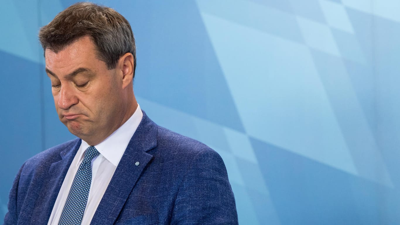 Markus Söder (CSU), Ministerpräsident von Bayern, bei einer Pressekonferenz: Die CSU ist laut aktuellen Umfragen weit von der angestrebten absoluten Mehrheit entfernt.