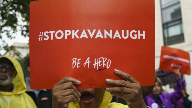 Demonstranten fordern in Washington "Stop Kavanaugh". Demonstranten fordern in Washington "Stop Kavanaugh".