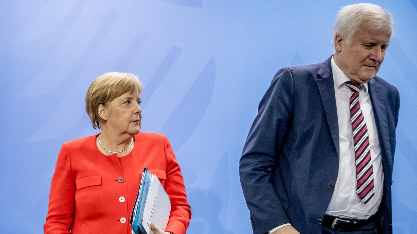 Bundeskanzlerin Angela Merkel und Innenminister Horst Seehofer auf einer Pressekonferenz: Seehofer brachte mit Vorstößen im Maaßen-Streit und in der Flüchtlingspolitik mehrfach das Fortbestehen der Großen Koalition in Gefahr.
