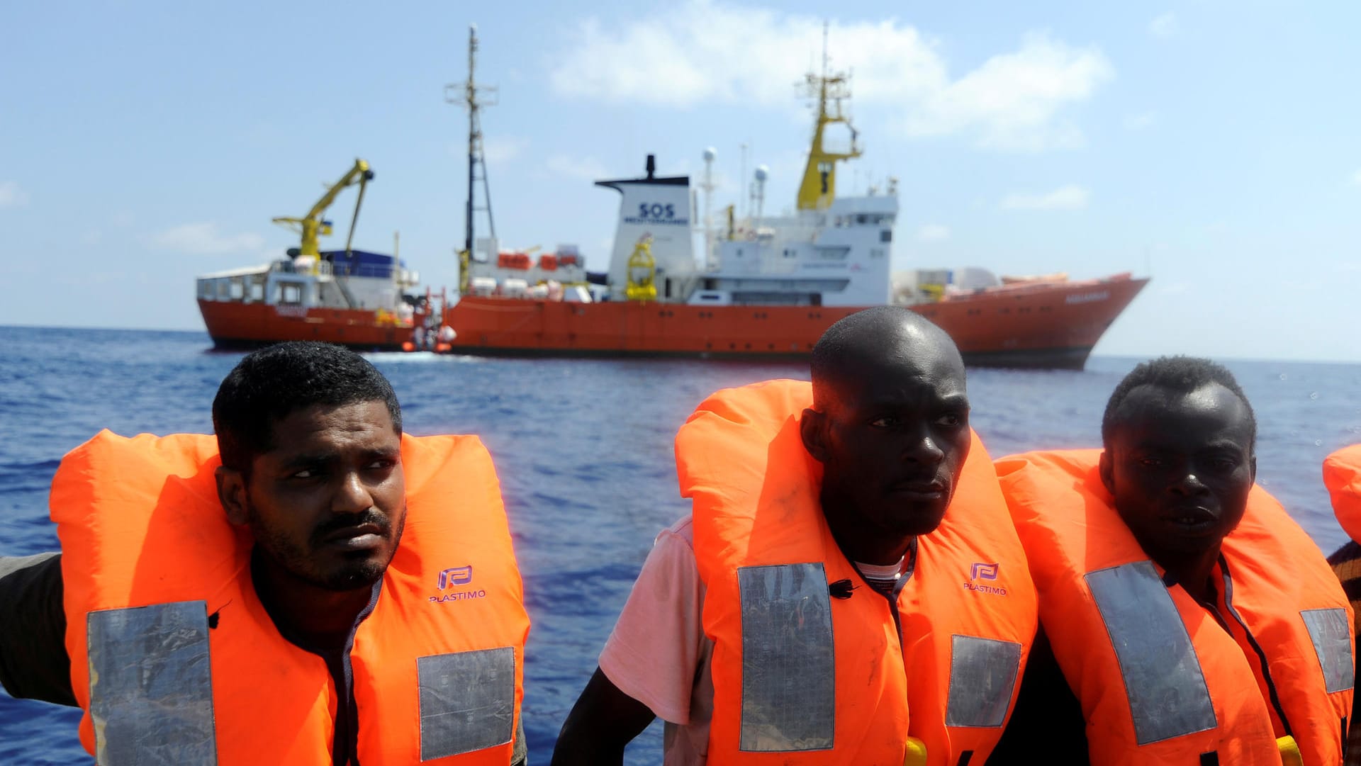 Gerettete Flüchtlinge: Die "Aquarius 2" hatte am Sonntag vor Libyen weitere Migranten in Seenot aufgenommen.