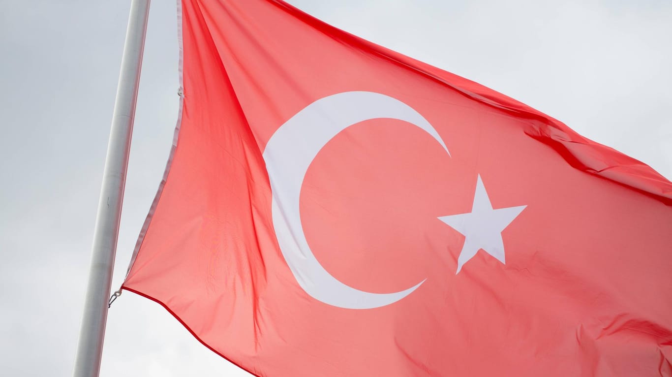 Die türkische Flagge: Präsident Erdogan ist vom 27. bis 29. September für einen Staatsbesuch in Deutschland.