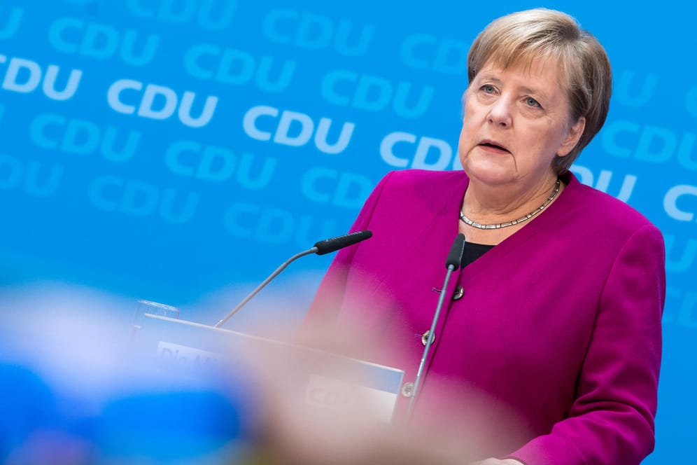 Angela Merkel in Berlin: Die Bundeskanzlerin hat Fehler im Umgang mit der Causa Maaßen eingestanden.