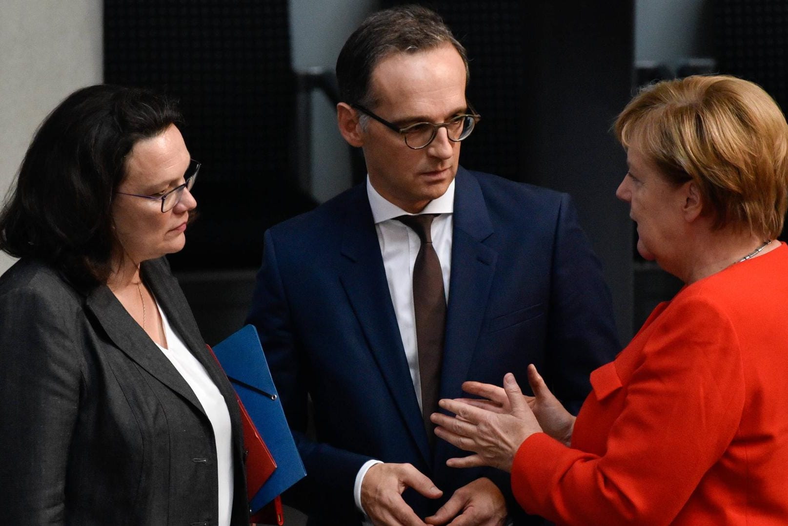 Kanzlerin Merkel (r.) im Gepräch mit SPD-Chefin Andrea Nahles und Außenminister Heiko Maas: 52 im Koalitionsvertrag gesteckte Ziele sind in Arbeit.