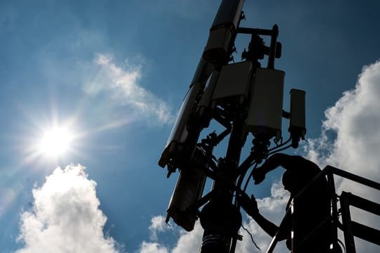 Teile der Wirtschaft und der Kommunen bemängeln, dass die Netzagentur keine lückenlose Versorgung vorschreiben will.