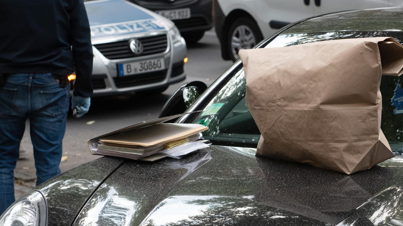 Clans im Fokus: Die Polizei beschlagnahmte im August in Berlin diverses Beweismaterial.