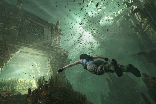 In "Shadow of the Tomb Raider" ist Grabräuberin Lara Croft mal wieder dauernd in Schwierigkeiten - hier unter Wasser.
