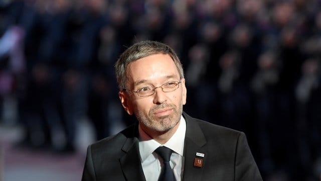 In Österreich stellen sich viele die Frage, ob Innenminister Herbert Kickl im Amt bleiben kann. In Österreich stellen sich viele die Frage, ob Innenminister Herbert Kickl im Amt bleiben kann.