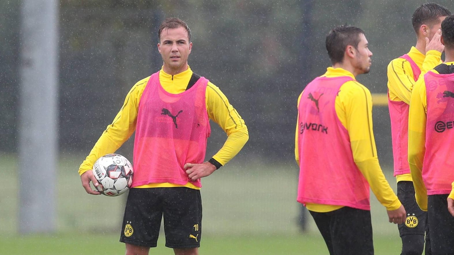 Mario Götze im BVB-Training: In den Pflichtspielen ist der 26-Jährige bei der Borussia meist außen vor.