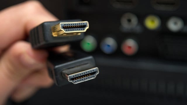 HDMI-Kabel mit dem Zertifikat "HDMI Premium" eignen sich besonders gut für die Übertragung hochauflösender Videos. HDMI-Kabel mit dem Zertifikat "HDMI Premium" eignen sich besonders gut für die Übertragung hochauflösender Videos.