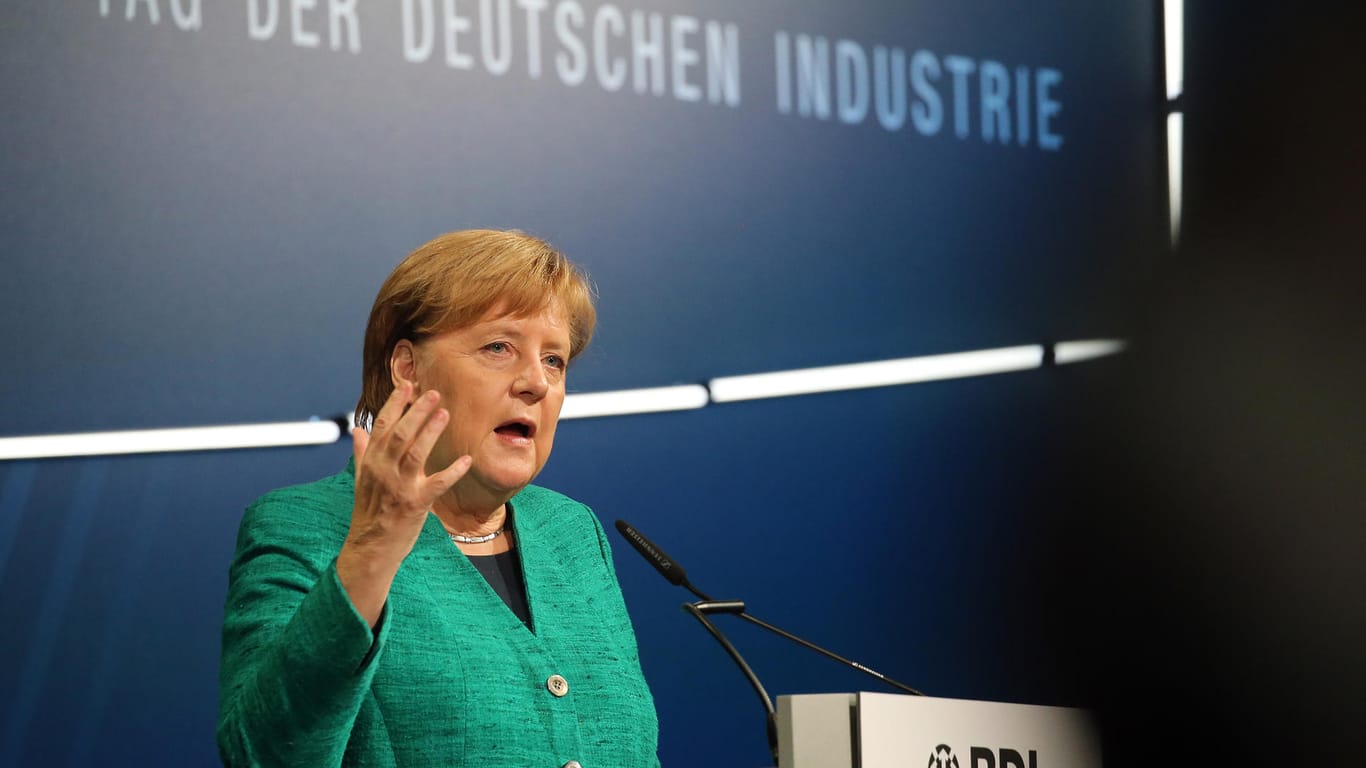 Angela Merkel: Die Bundeskanzlerin bezieht Stellung zu den neuen CO2-Vorgaben für Autos.