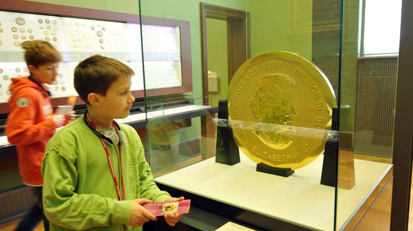 Bis heute verschwunden: Im März 2017 wurde die 100 Kilogramm schwere Goldmünze Big Maple Leaf aus dem Bode-Museum in Berlin geraubt.