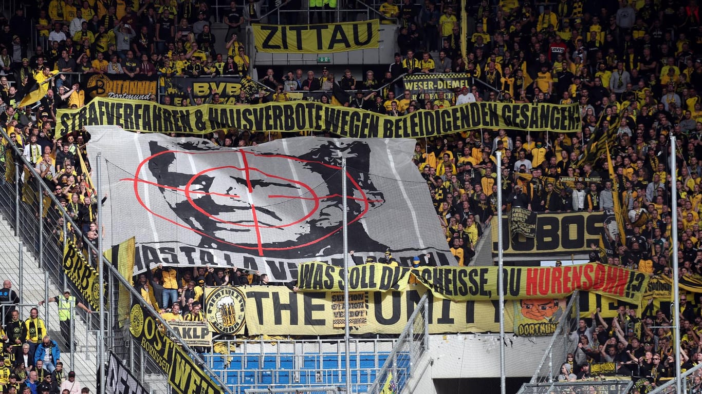 Fans von Borussia Dortmund beleidigten Dietmar Hopp unter der Gürtellinie.
