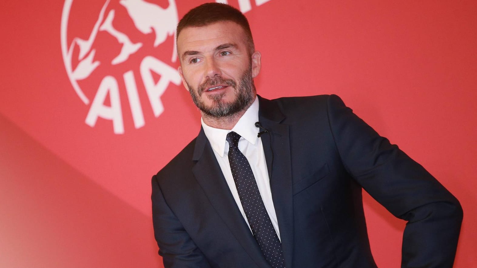 David Beckham: Seine Haare sind deutlich dunkler und voller als bei seinem letzten öffentlichen Auftritt. David Beckham: Seine Haare sind deutlich dunkler und voller als bei seinem letzten öffentlichen Auftritt.