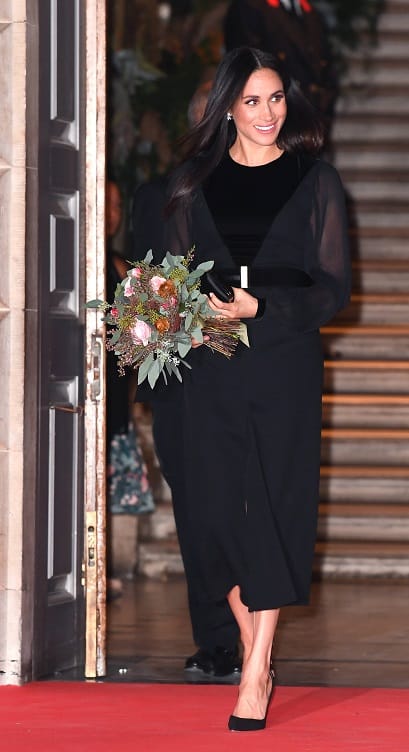 Ganz in Schwarz: In einem Kleid von Givenchy zog Herzogin Meghan die Blicke auf sich.