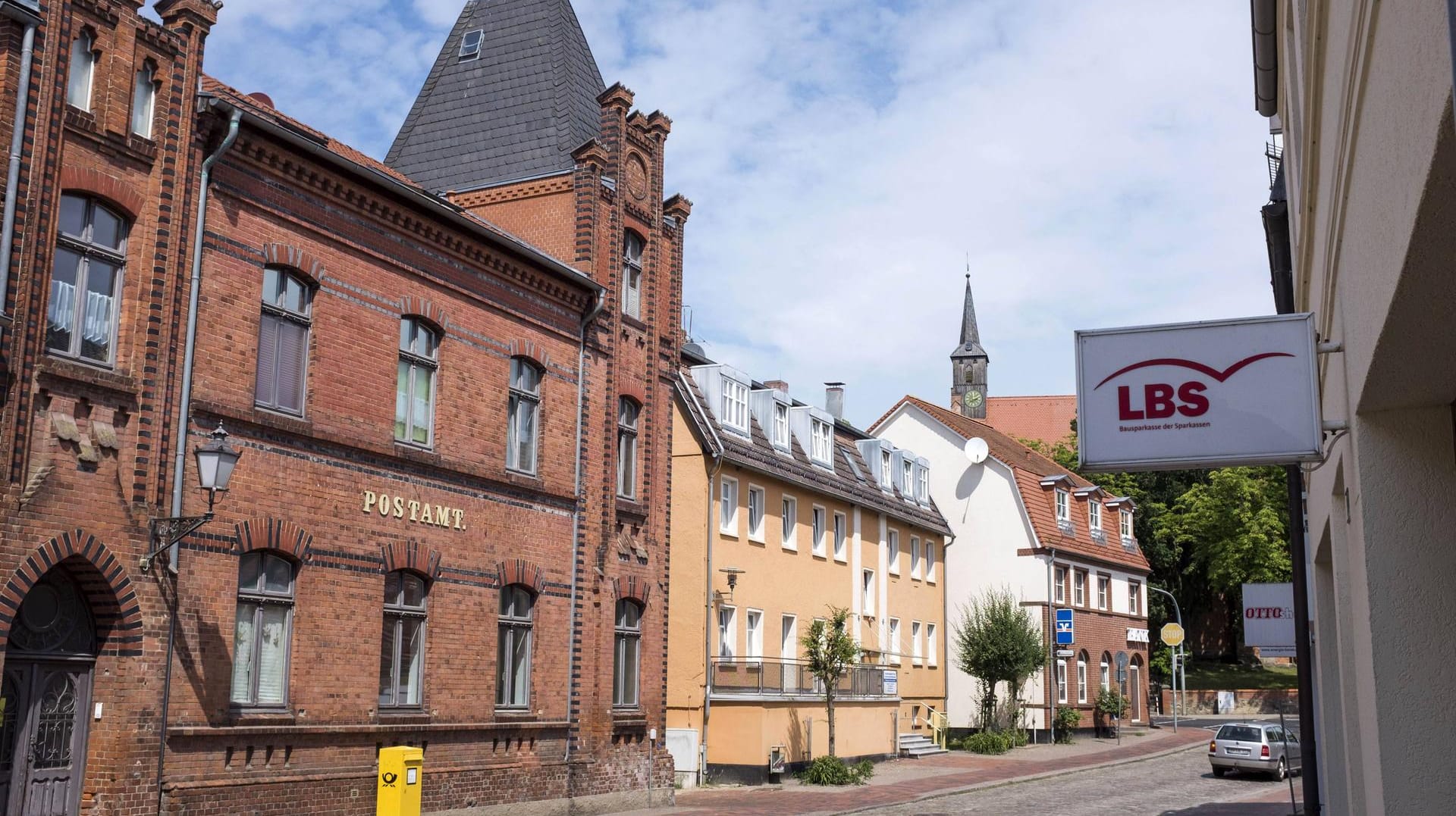 Kleinstadt in Mecklenburg-Vorpommern: Die ländlichen Gebiete im Osten Deutschlands sind durch Abwanderung bedroht. Kleinstadt in Mecklenburg-Vorpommern: Die ländlichen Gebiete im Osten Deutschlands sind durch Abwanderung bedroht.