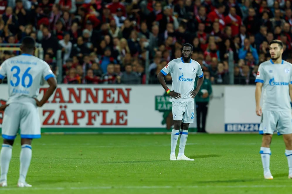 Enttäuschung pur: Die Körpersprache der Schalke-Profis bei der Niederlage in Freiburg spricht Bände.