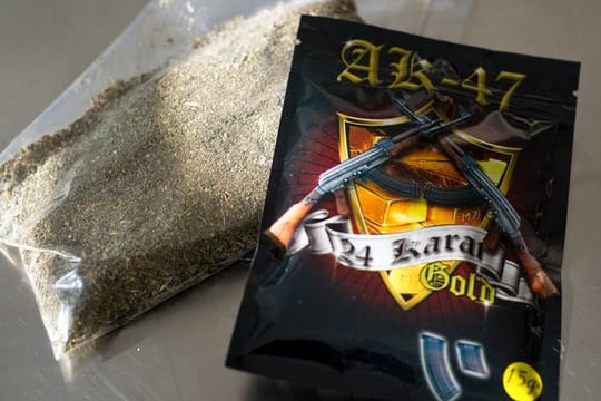 Neue psychoaktive Substanzen werden als legale Rauschmittel verkauft.
