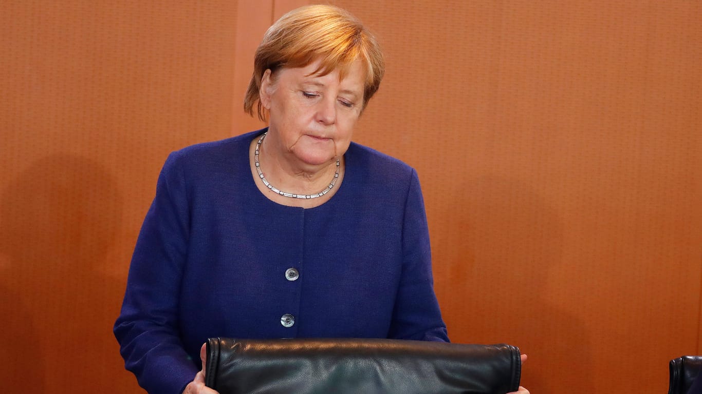 Angela Merkel: Die Kanzlerin muss künftig ohne ihren Vertrauten Volker Kauder im Amt des Unionsfraktionsvorsitzenden auskommen.