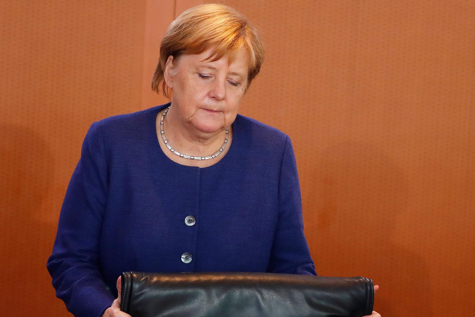 Angela Merkel: Die Kanzlerin muss künftig ohne ihren Vertrauten Volker Kauder im Amt des Unionsfraktionsvorsitzenden auskommen.