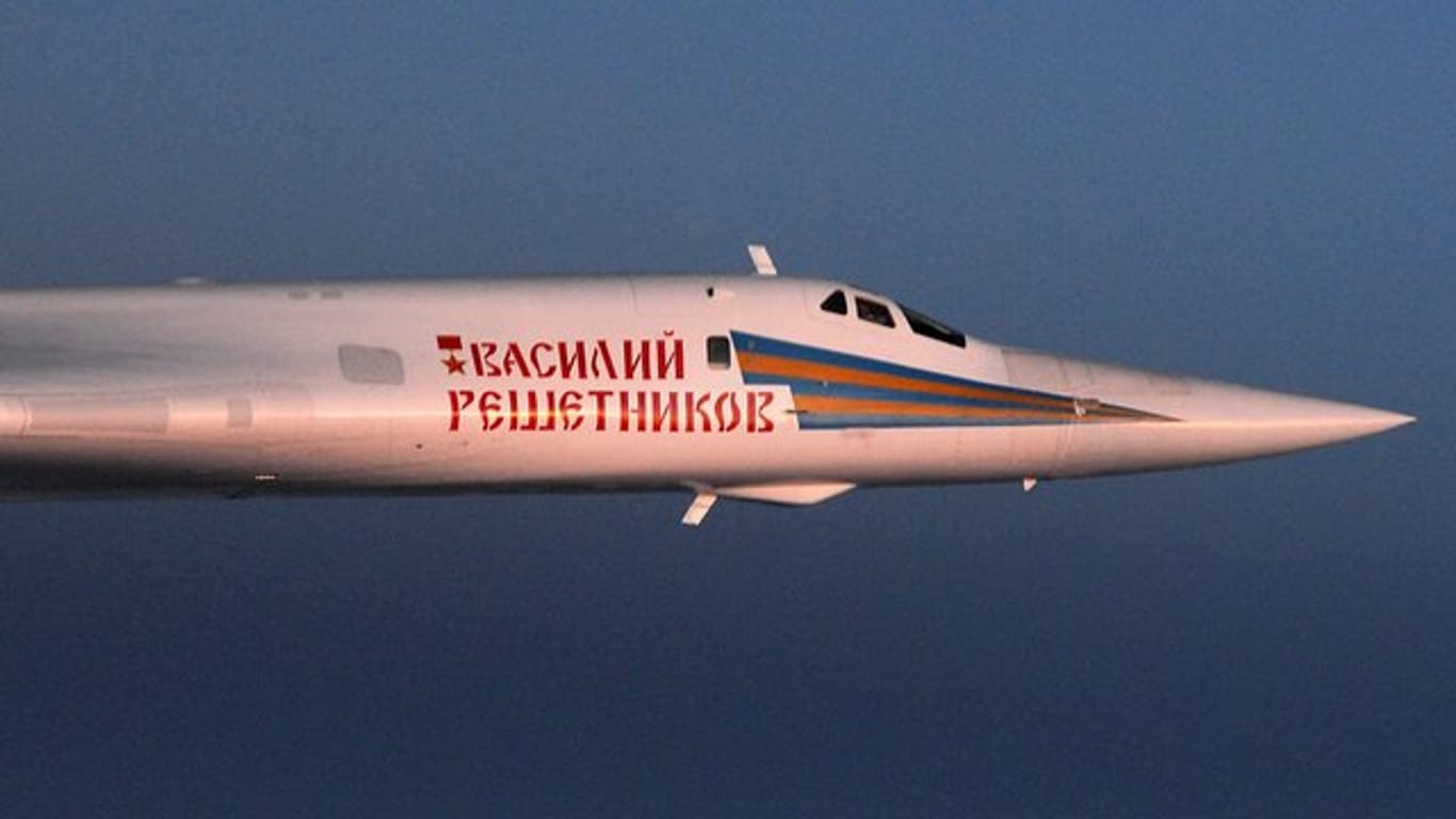 Über der Ostsee gesichtet: Russischer Kampfbomber des Typs Tupolew TU-160 "Blackjack".