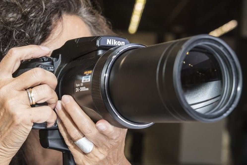 Ganz nah ran: Das soll mit der Nikon Coolpix P1000 und seinem 125-fach vergrößerndem Zoomobjektiv (24-3000mm/f2,8-8) möglich sein.