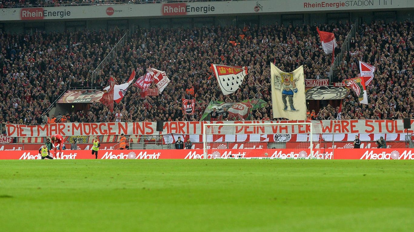 Die Kölner Anhänger zeigten während des Bundesligaspiels gegen Hoffenheim im April beledigende Banner.