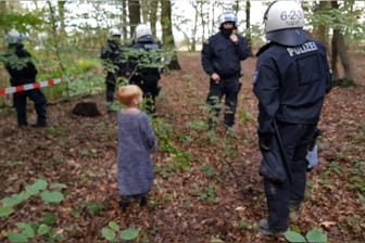 Gestellt: Max (6), zwischenzeitlich vermummt.