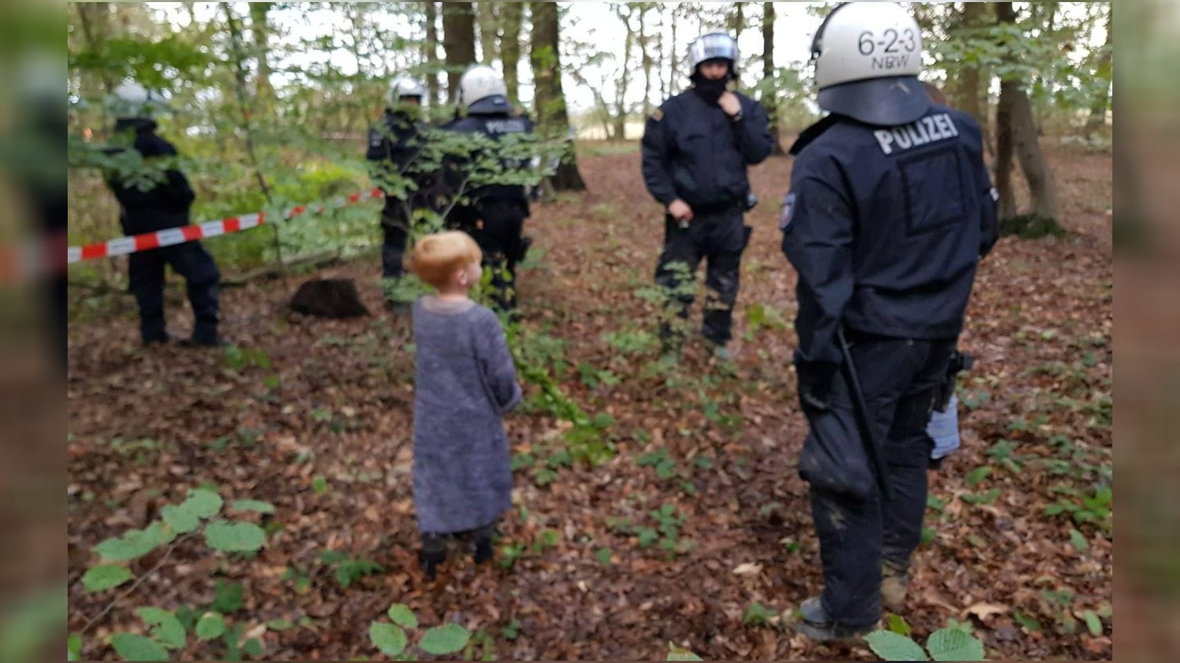 Gestellt: Max (6), zwischenzeitlich vermummt.