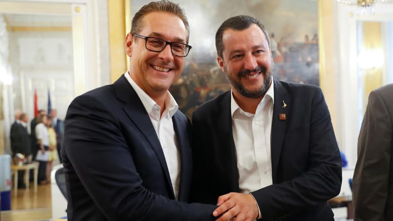 FPÖ-Chef Heinz-Christian Strache (l.) und Lega-Chef Matteo Salvini: Die beiden extrem rechten Politiker sind Stellvertreter des Regierungschefs.
