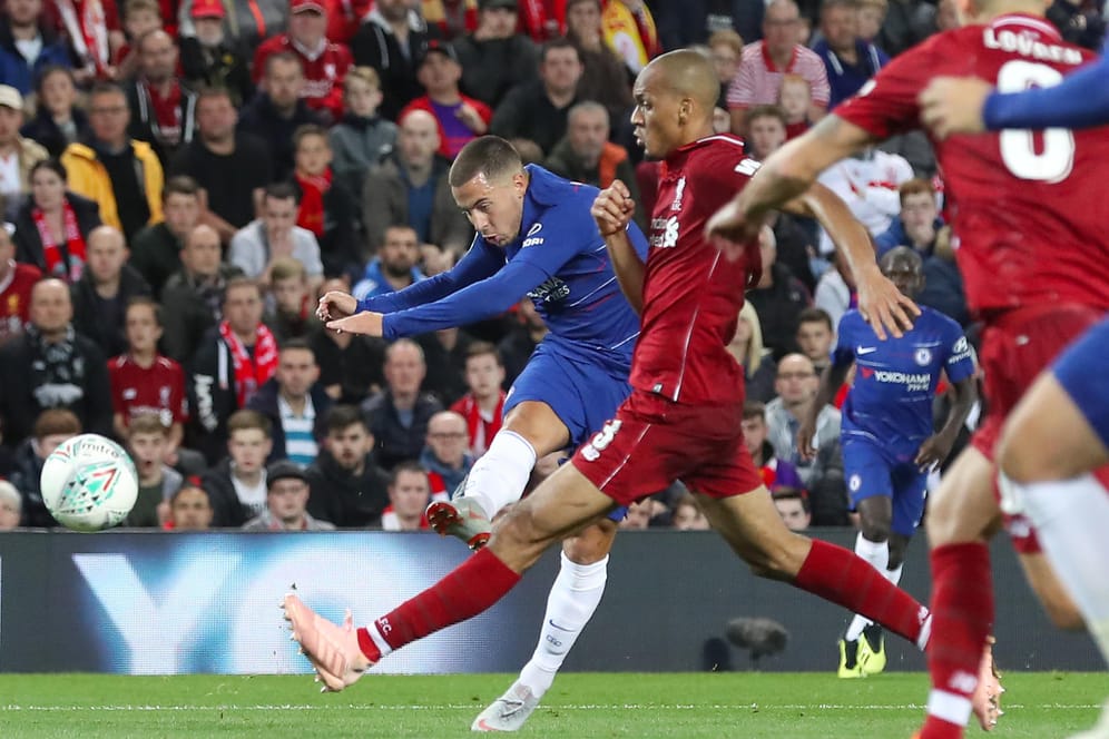FC Liverpool - FC Chelsea: Chelseas Eden Hazard erzielt einen Treffer zum 2:1.