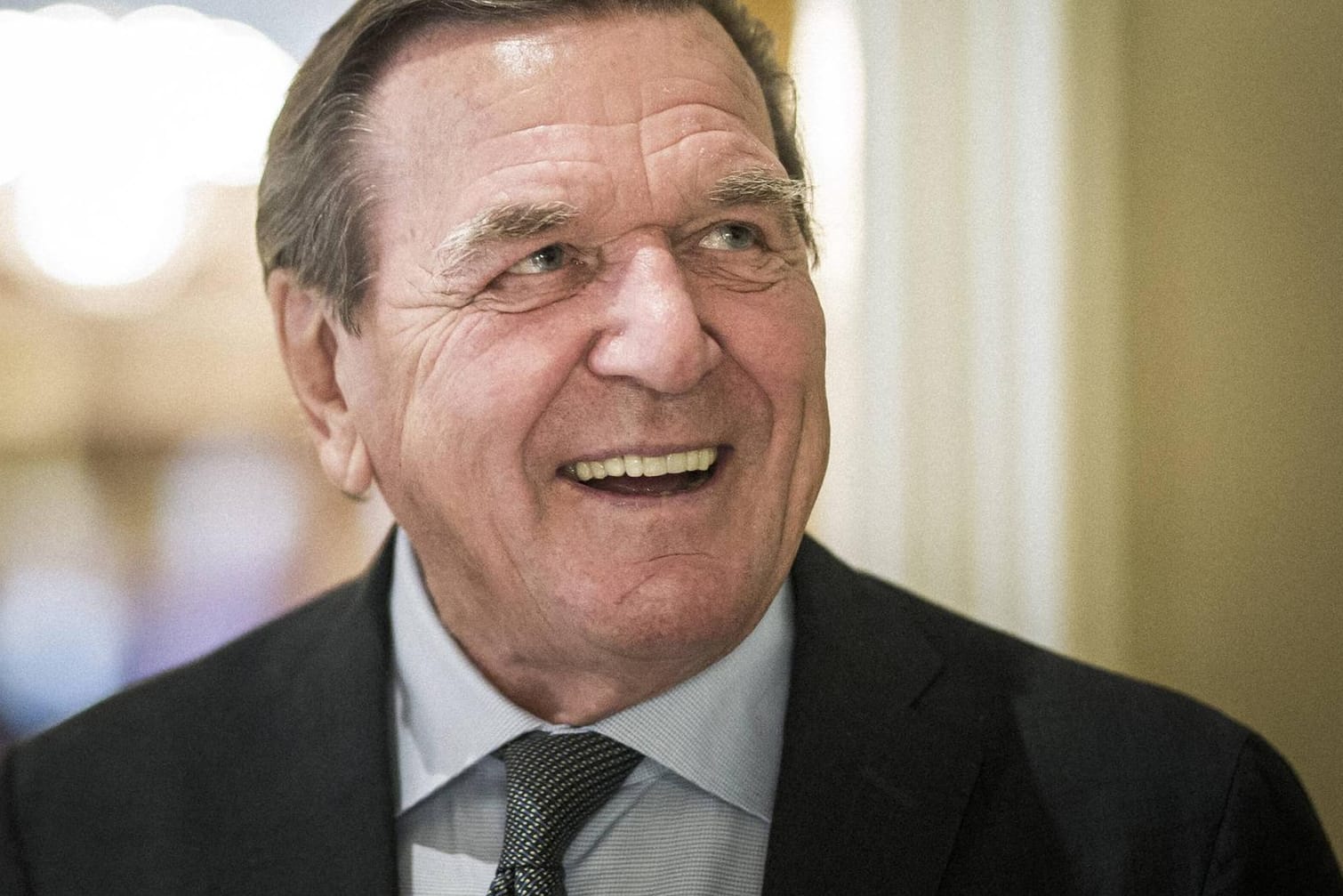 Gerhard Schröder in Berlin: Der Altkanzler erhält auf Staatskosten unter anderem mehrere Fahrer gestellt.