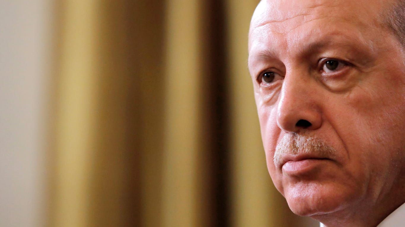 Recep Tayyip Erdogan: Während Erdogan Deutschland besucht, geht in der Türkei die Jagd auf das Gülen-Netzwerk weiter.