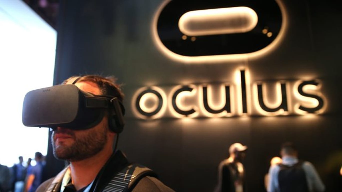 Facebook bringt eine VR-Brille ganz ohne Kabel auf den Markt.