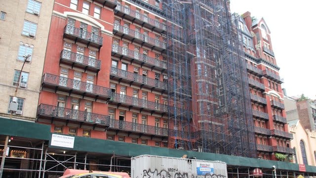 Das legendäre Chelsea Hotel ist seit Jahren eingerüstet.