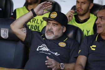 Not amused: Maradona will sich bei der Fifa beschweren.