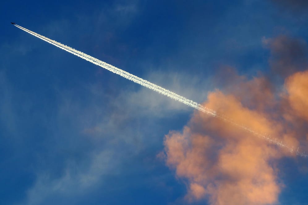 Flugzeug am Himmel