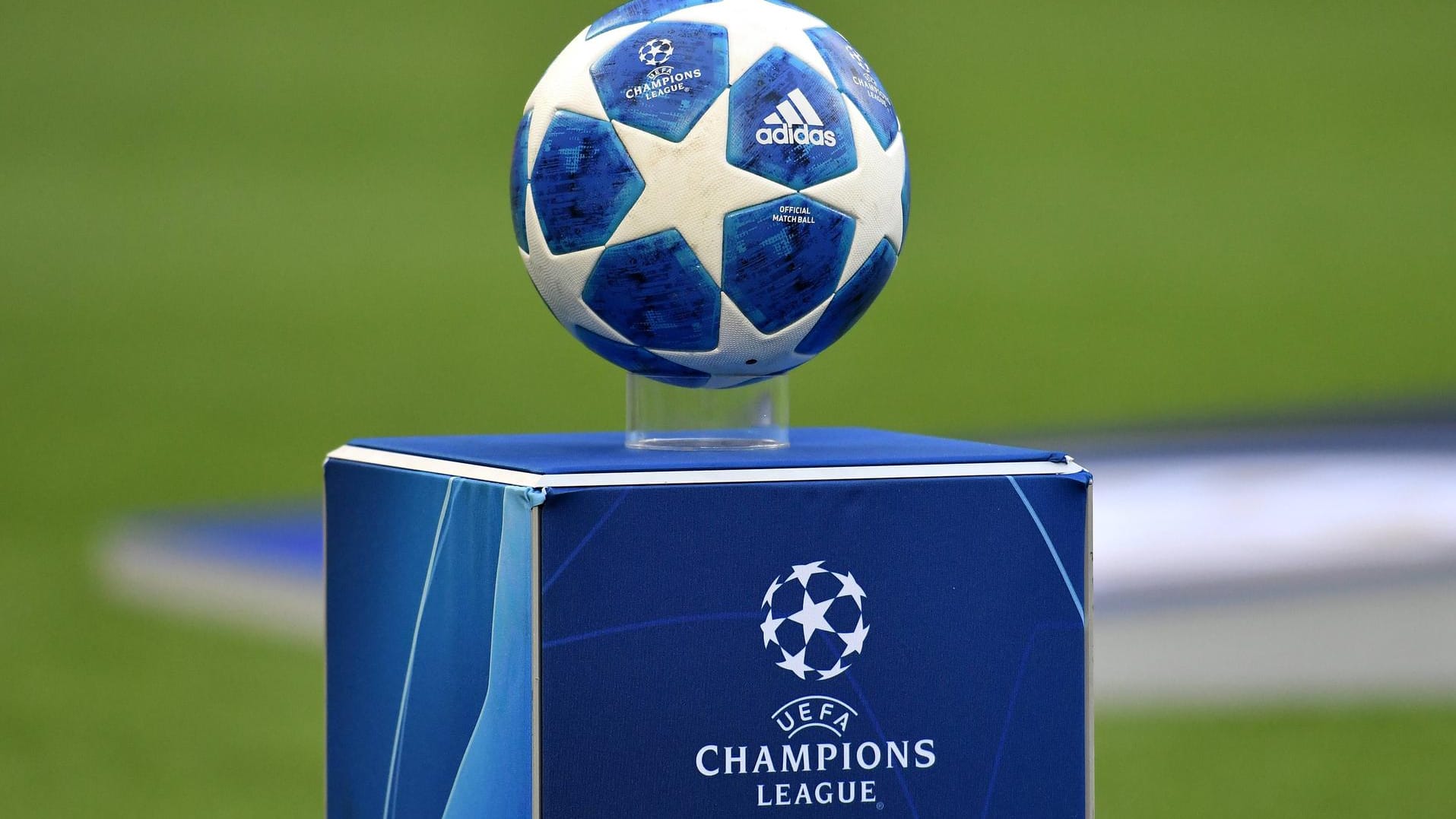 Ab 2019 unter besonderer Beobachtung: der Champions League-Ball. Ab 2019 unter besonderer Beobachtung: der Champions League-Ball.