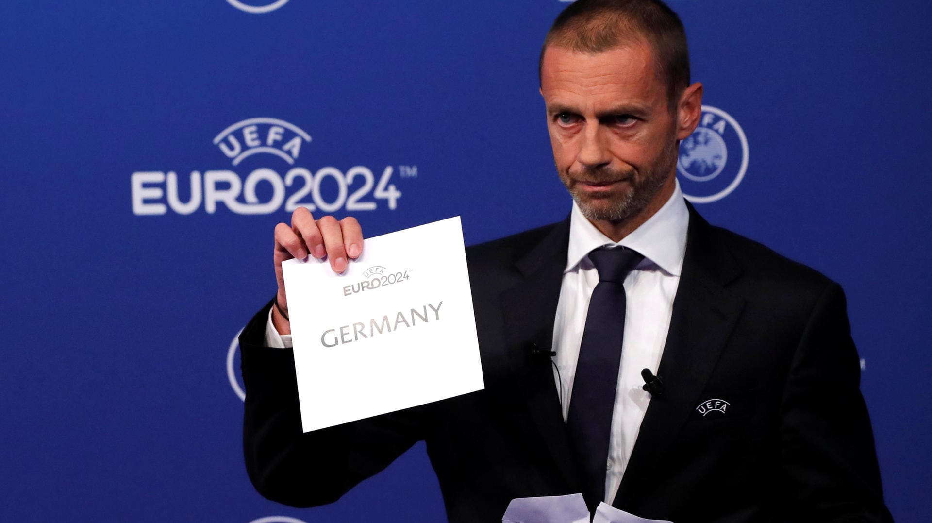 Uefa-Präsident Aleksandar Ceferin verkündet das Abstimmungsergebnis: Die EM 2024 findet in Deutschland statt.