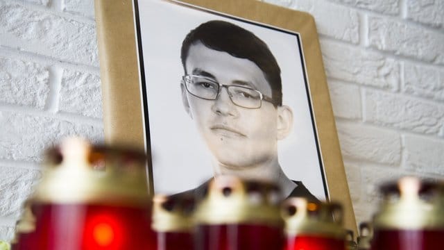 Trauer um den ermordeten Journalisten Ján Kuciak vor den Räumen der Aktuality Redaktion in Bratislava. Trauer um den ermordeten Journalisten Ján Kuciak vor den Räumen der Aktuality Redaktion in Bratislava.