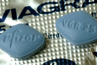 Viagra: Spielen psychische Problem bei Erektionsstörungen die Hauptrolle, hilft die Pille zu 90 Prozent.