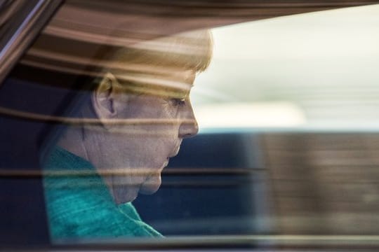 Bundeskanzlerin Angela Merkel muss nach einer turbulenten Woche mit miserablen Umfragewerten leben.