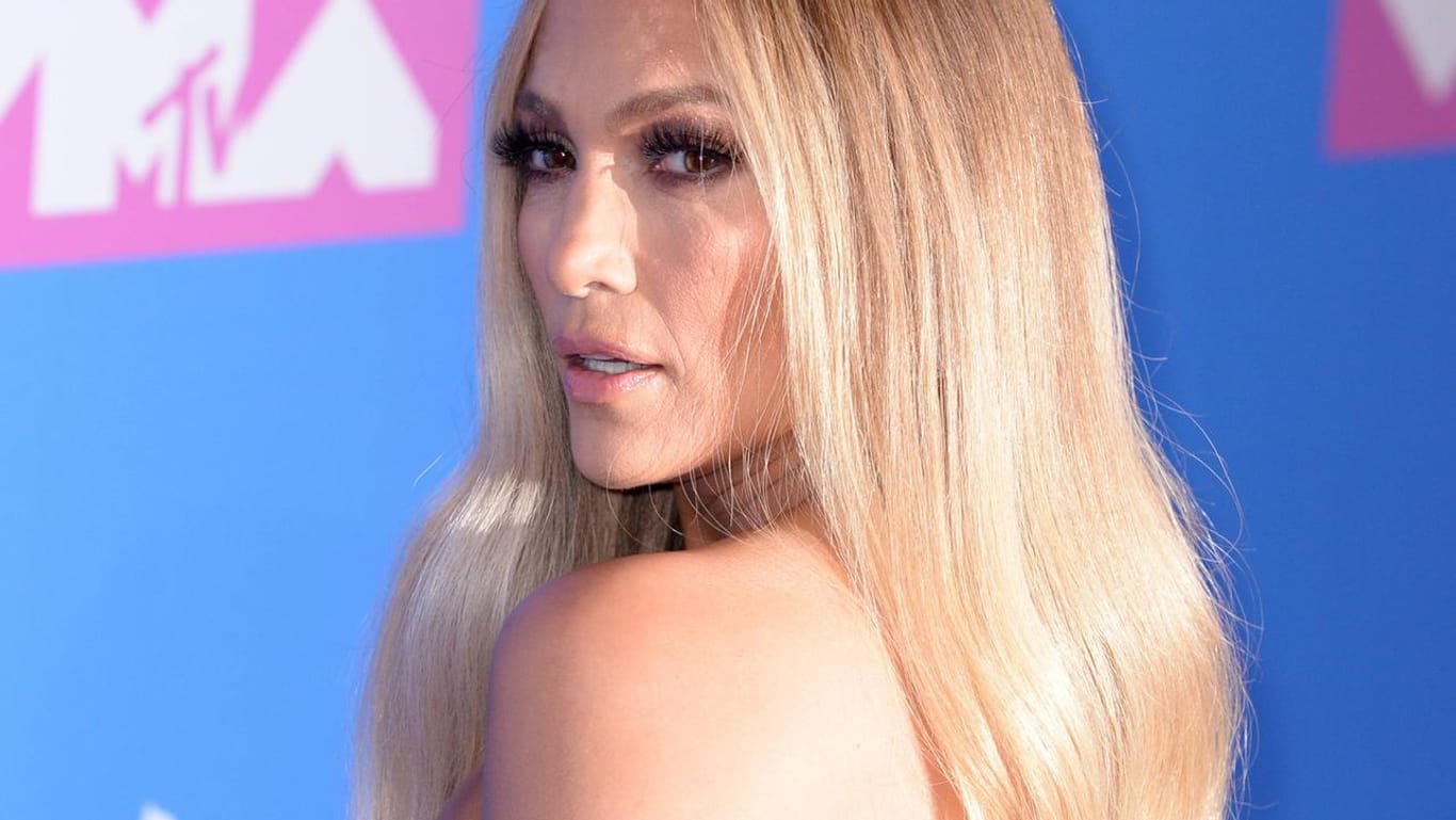 Jennifer Lopez: Auf einem Instagram-Bild zeigt die Sängerin ihren durchtrainierten Oberkörper.