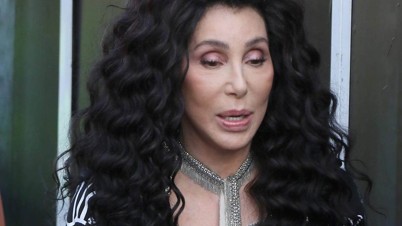 Während sie auf Tour in Australien ist: Bei Musik-Ikone Cher mussten diverse Beamte anrücken.