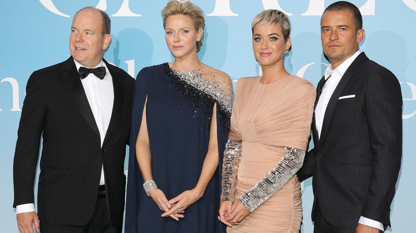 Paarweise: Fürst Albert und seine Ehefrau Charlène posieren mit Sängerin Katy Perry und Hollywoodstar Orlando Bloom.