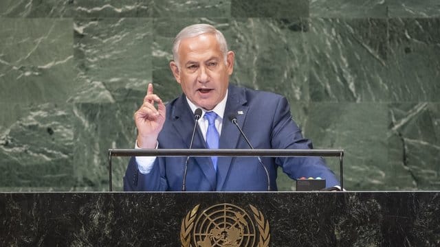 Israels Ministerpräsident Benjamin Netanjahu erhebt bei seiner Rede vor der UN-Vollversammlung Vorwürfe gegen Teheran. Israels Ministerpräsident Benjamin Netanjahu erhebt bei seiner Rede vor der UN-Vollversammlung Vorwürfe gegen Teheran.